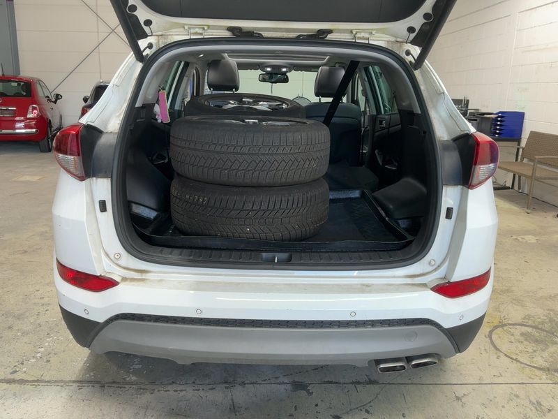 Hyundai Tucson 2.0 CRDi Premium 4WD — zdjęcie 10