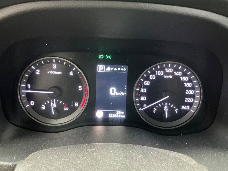 Hyundai Tucson 2.0 CRDi Premium 4WD — zdjęcie 13