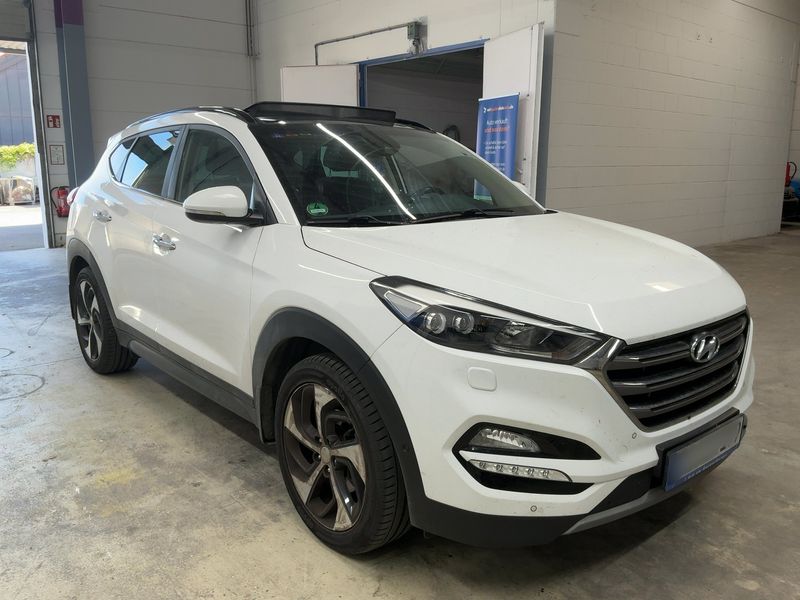 Hyundai Tucson 2.0 CRDi Premium 4WD — zdjęcie 8