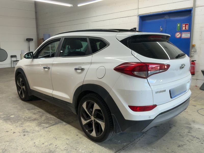 Hyundai Tucson 2.0 CRDi Premium 4WD — zdjęcie 3