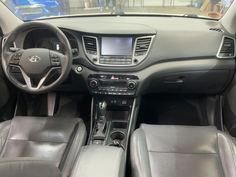 Hyundai Tucson 2.0 CRDi Premium 4WD — zdjęcie 12