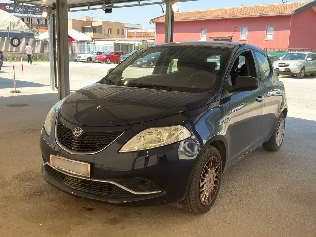 Lancia Ypsilon 2016 — photo 1