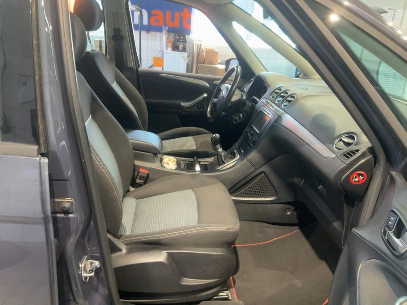 Ford Galaxy 1.6 TDCi Business Edition — zdjęcie 11