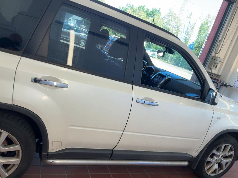 Nissan X-Trail 2.0 dCi LE 4x4 — zdjęcie 7