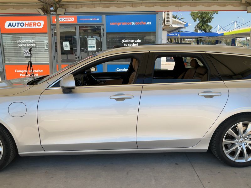 Volvo V90 2.0 T8 Plug-in Hybrid Inscription AWD — zdjęcie 4