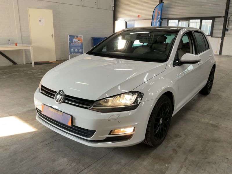 Volkswagen Golf VII 1.4 TSI Highline BlueMotion Tech — zdjęcie 1