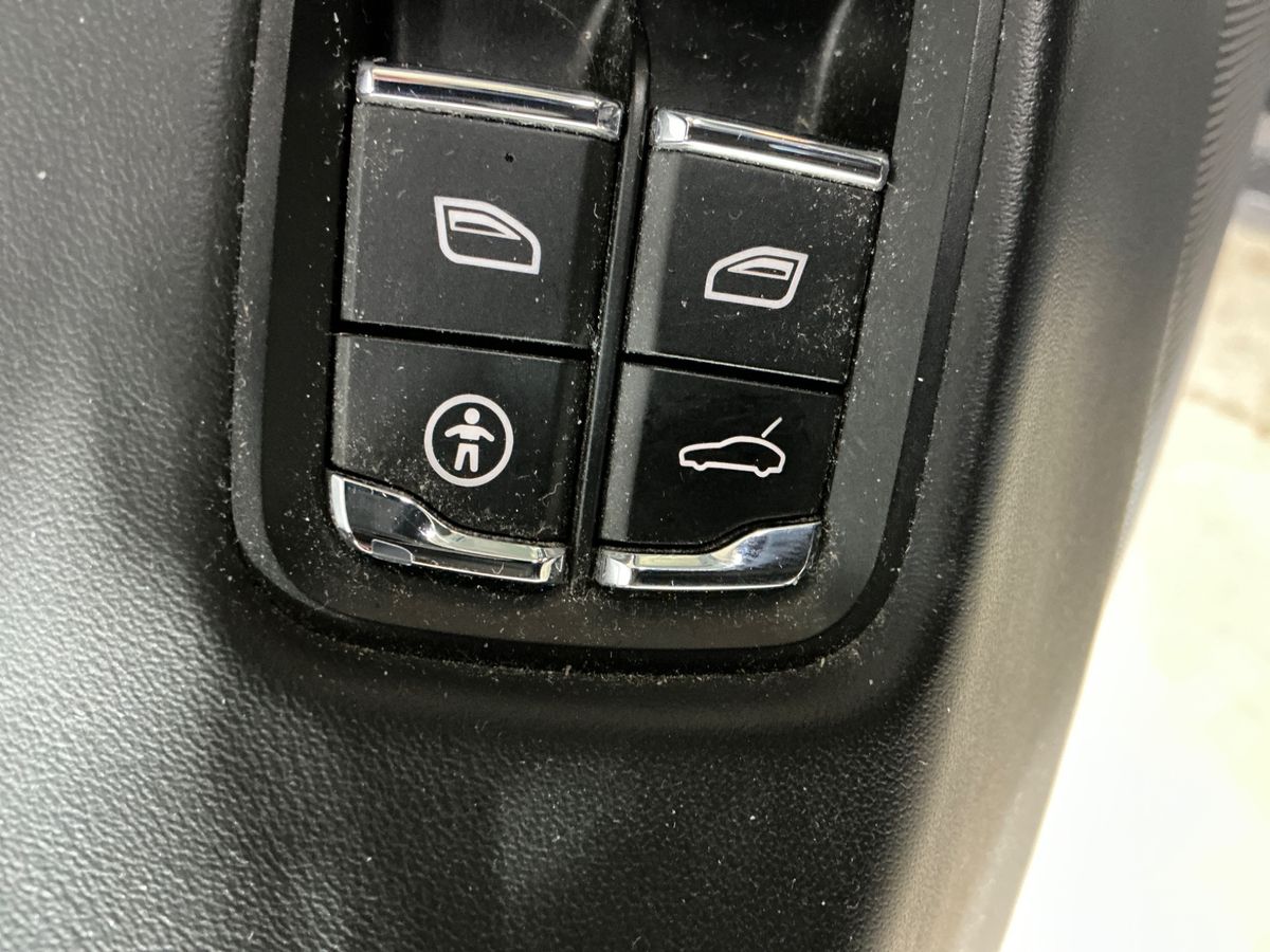 Porsche Panamera 2012 — photo 31