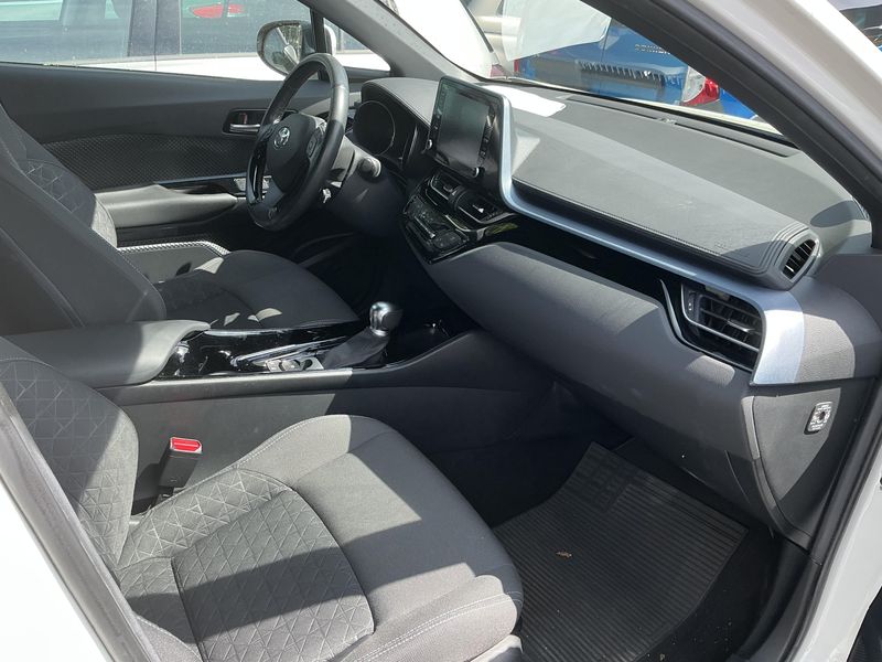 Toyota C-HR 1.8 Hybrid Team D — zdjęcie 11