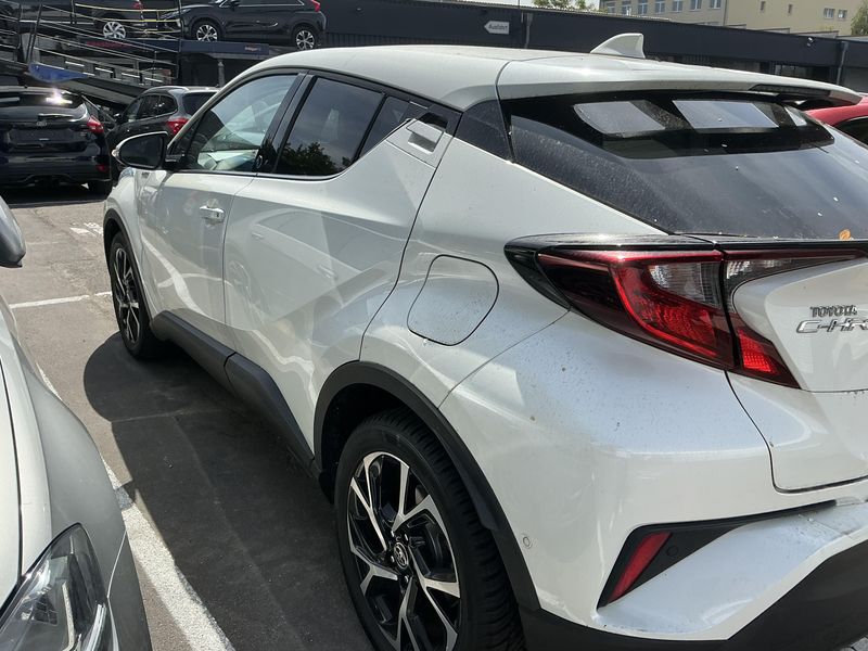 Toyota C-HR 1.8 Hybrid Team D — zdjęcie 3