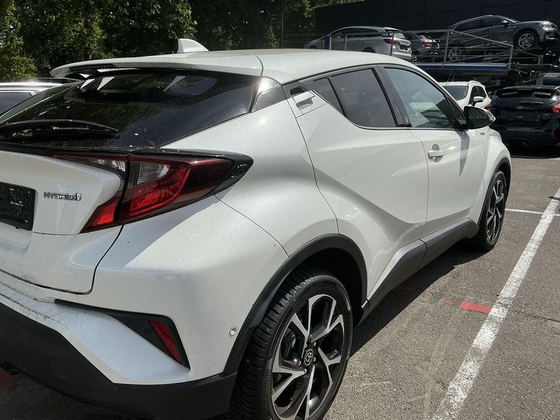 Toyota C-HR 1.8 Hybrid Team D — zdjęcie 6