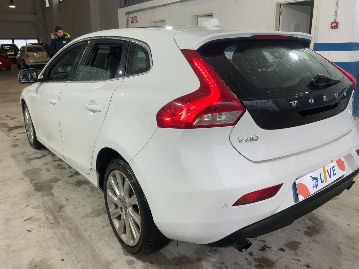 Volvo V40 2013 — photo 7