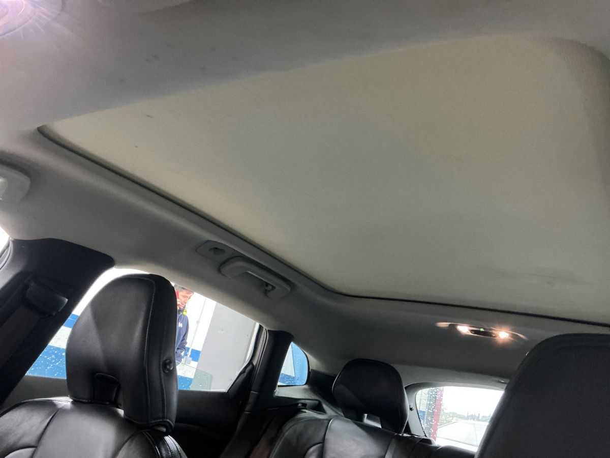 Volvo V40 2013 — photo 38