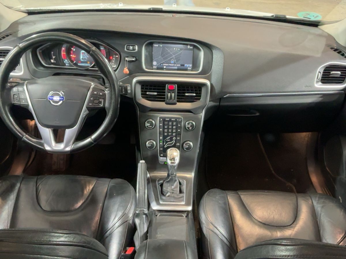 Volvo V40 2013 — photo 18