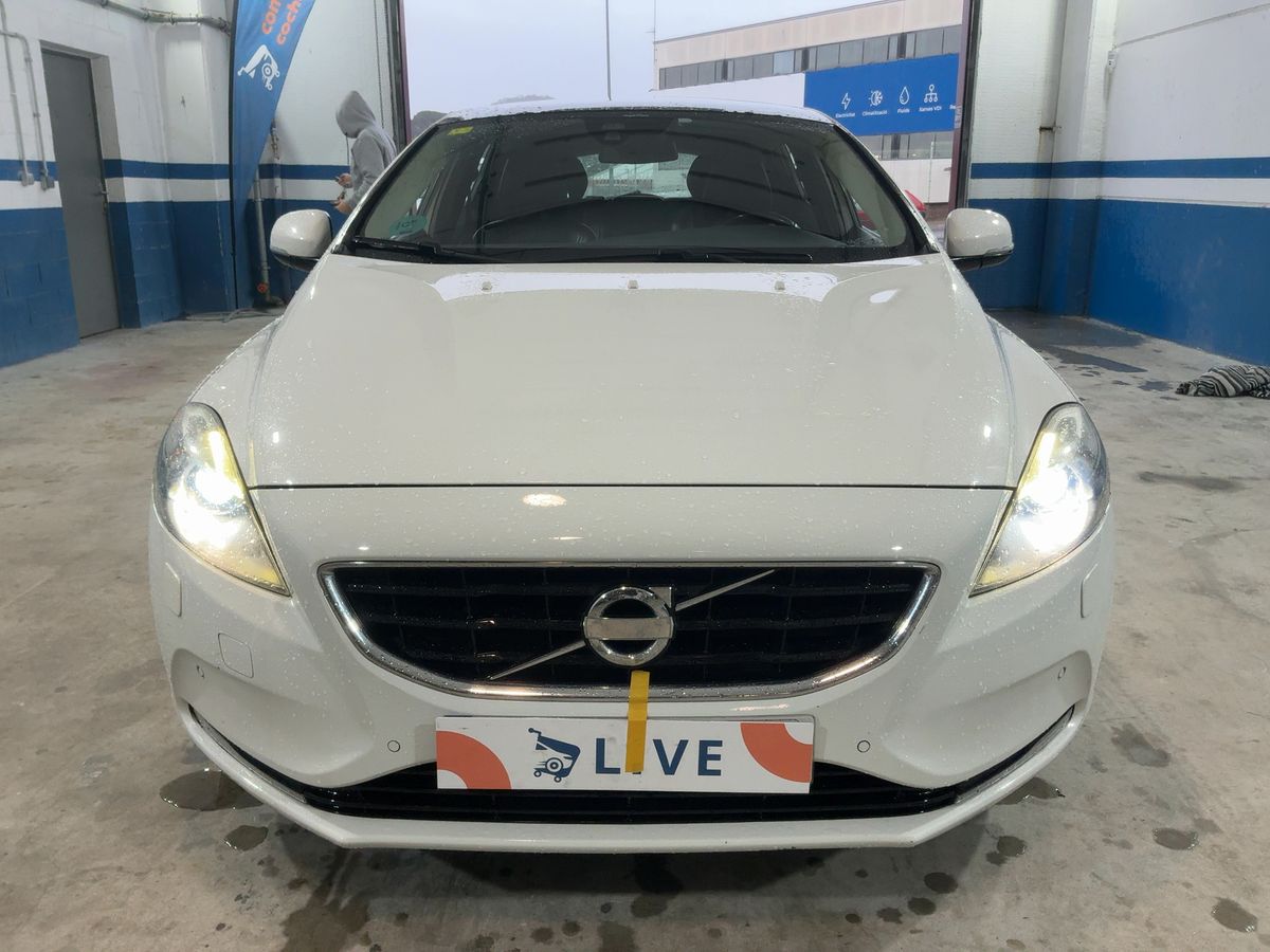 Volvo V40 2013 — photo 15