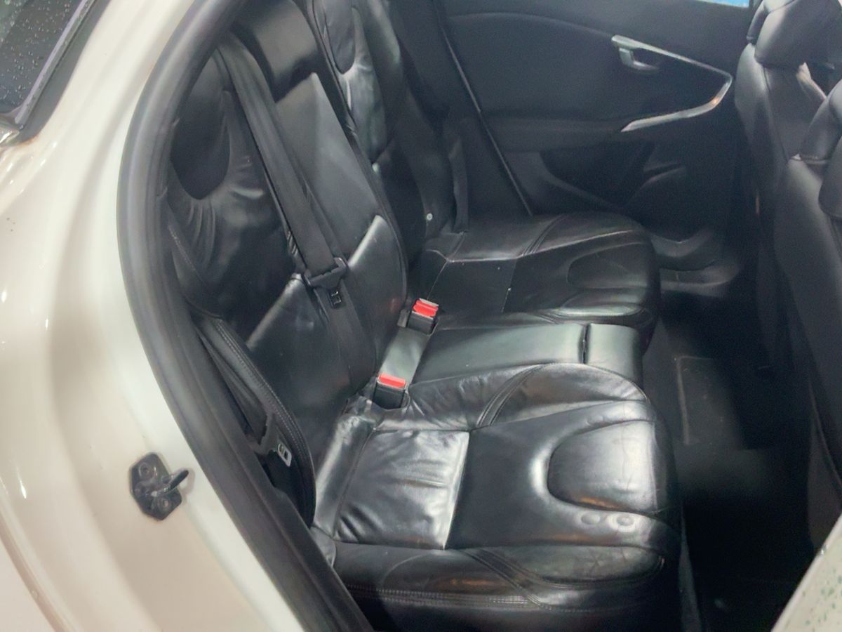 Volvo V40 2013 — photo 20