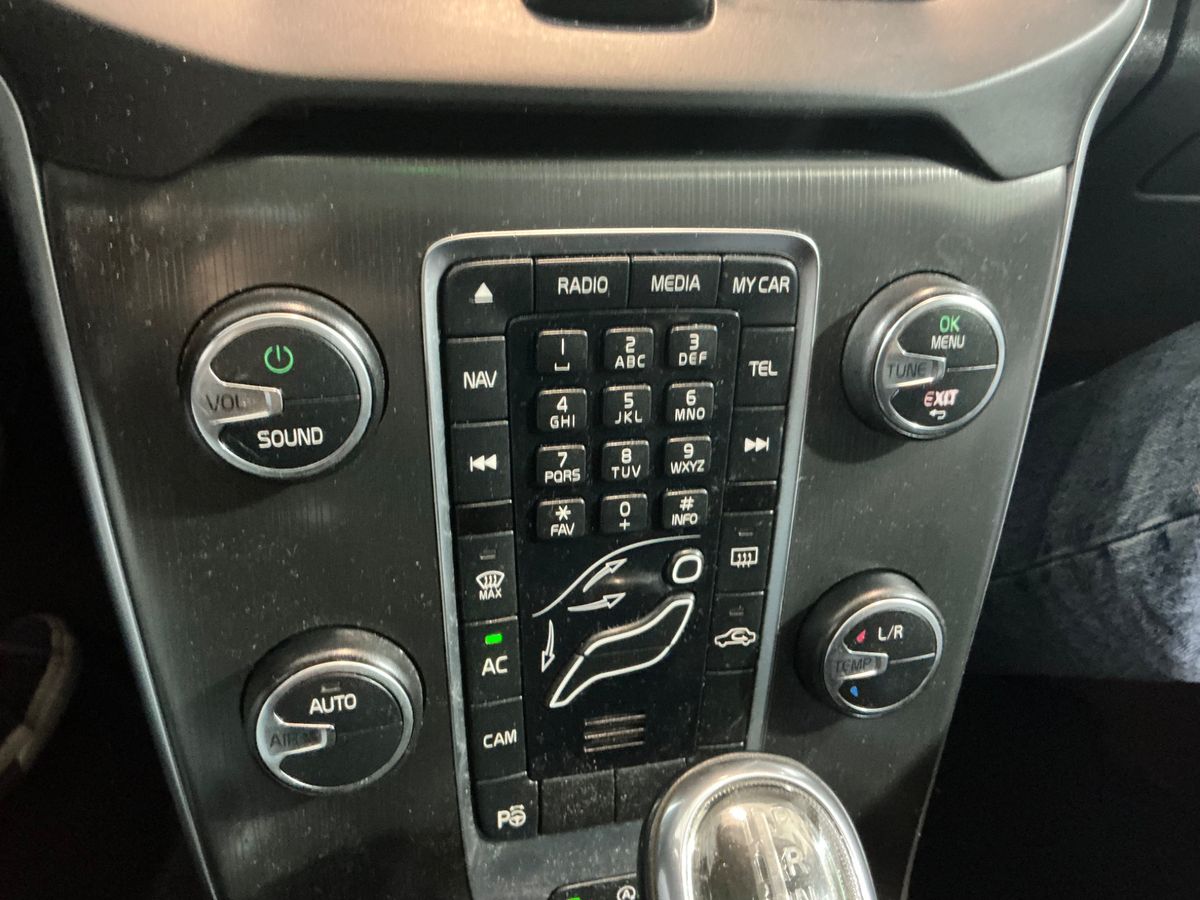 Volvo V40 2013 — photo 40