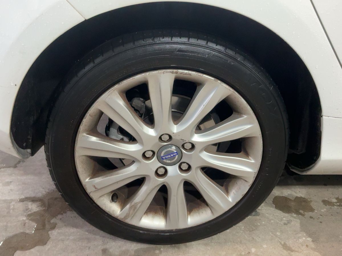 Volvo V40 2013 — photo 10