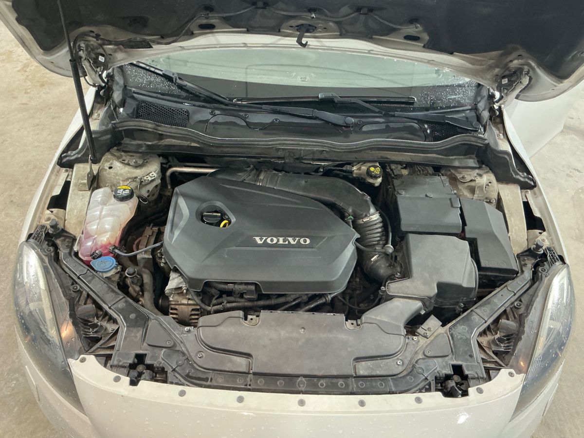 Volvo V40 2013 — photo 39