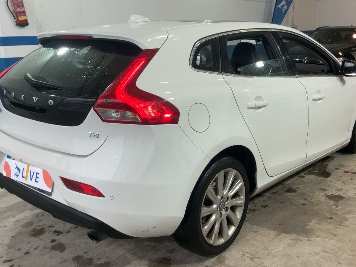 Volvo V40 2013 — photo 9