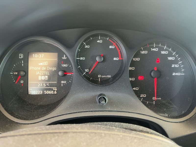Seat Leon 1.6 TDI Reference — zdjęcie 13