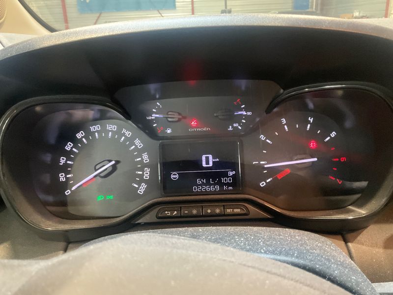 Citroen C3 Aircross 1.2 PureTech Shine — zdjęcie 13