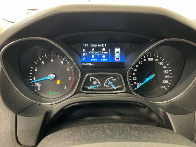 Ford Focus 1.0 EcoBoost Titanium — zdjęcie 13