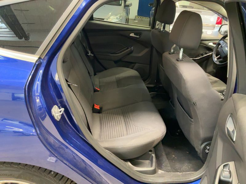 Ford Focus 1.0 EcoBoost Titanium — zdjęcie 14