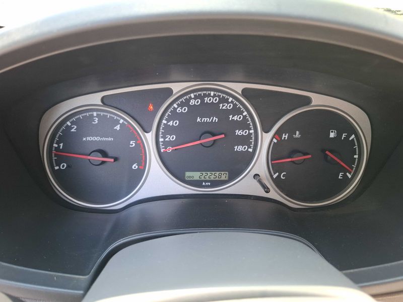 Isuzu D-MAX 3.0 Turbodiesel Double Cab Custom 4WD — zdjęcie 12