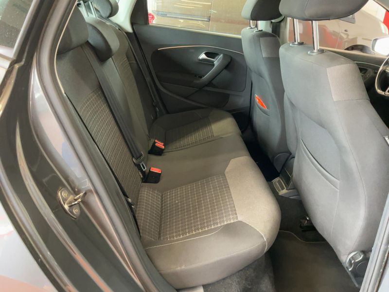 Volkswagen Polo 1.4 TDI Comfortline BlueMotion Tech — zdjęcie 14