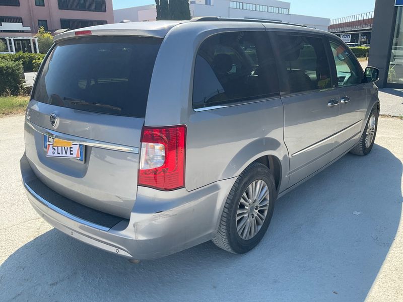 Lancia Voyager 2.8 JTDM Platinum — zdjęcie 2