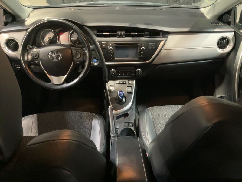 Toyota Auris Touring Sports 1.8 Hybrid Style — zdjęcie 12