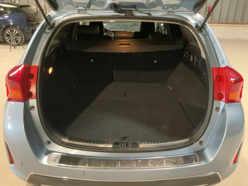 Toyota Auris Touring Sports 1.8 Hybrid Style — zdjęcie 10