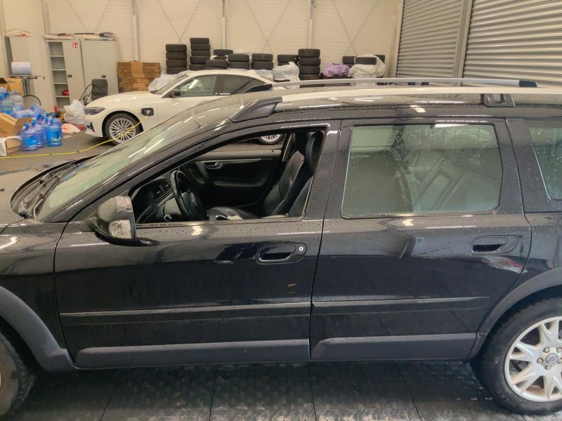 Volvo XC70 2.4 D5 Edition AWD — zdjęcie 4