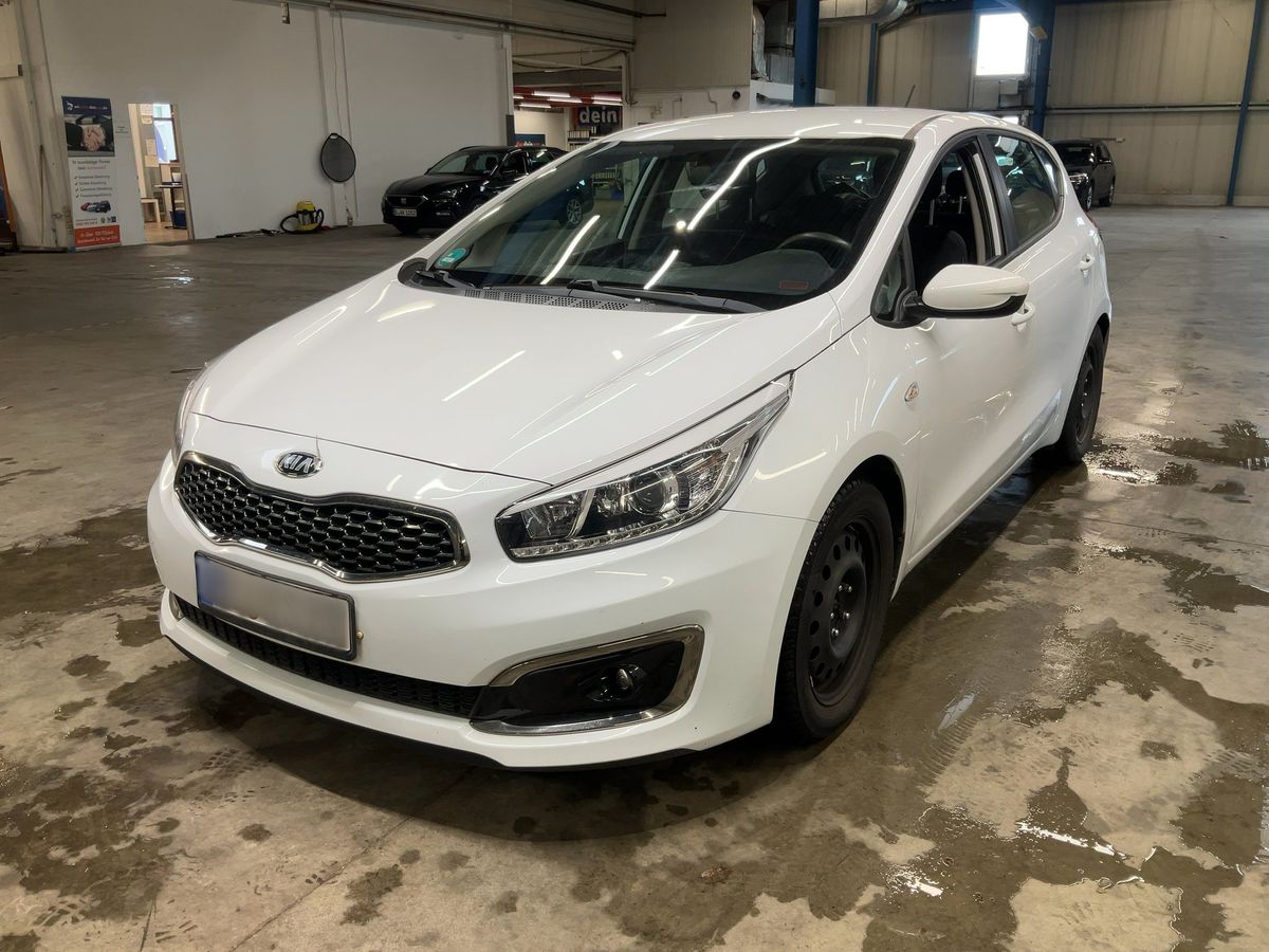 Kia cee'd 2017 — photo 1