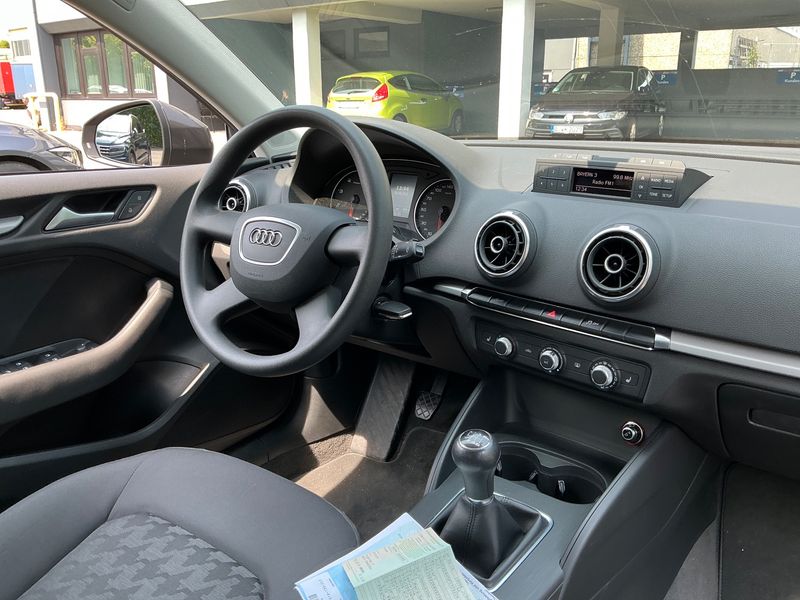 Audi A3 Limousine 1.4 TFSI ACT ultra Attraction — zdjęcie 12