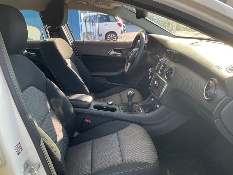 Mercedes-Benz GLA-Klasse GLA 180 d Executive 2015 – снимка 16