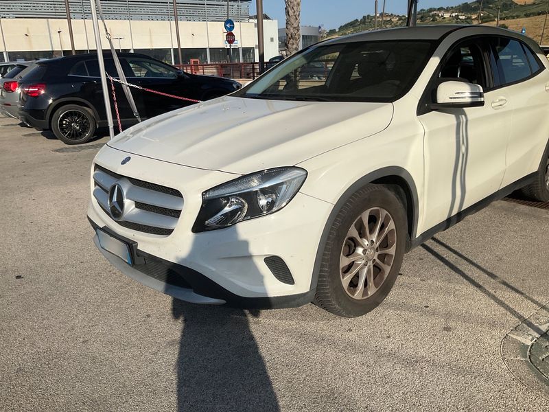 Mercedes-Benz GLA-Klasse GLA 180 d Executive 2015 – снимка 2