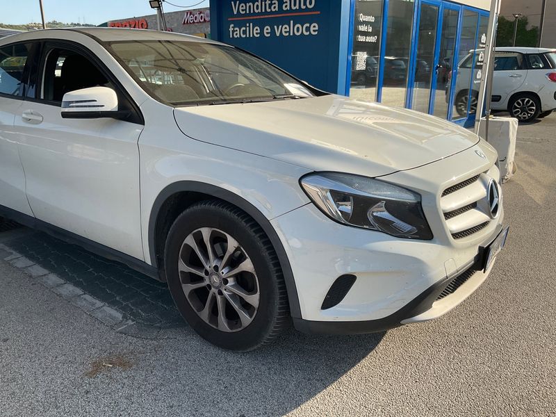 Mercedes-Benz GLA-Klasse GLA 180 d Executive 2015 – снимка 12