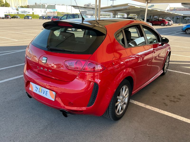Seat Leon 1.6 TDI Stylance / Style 2010 – снимка 2