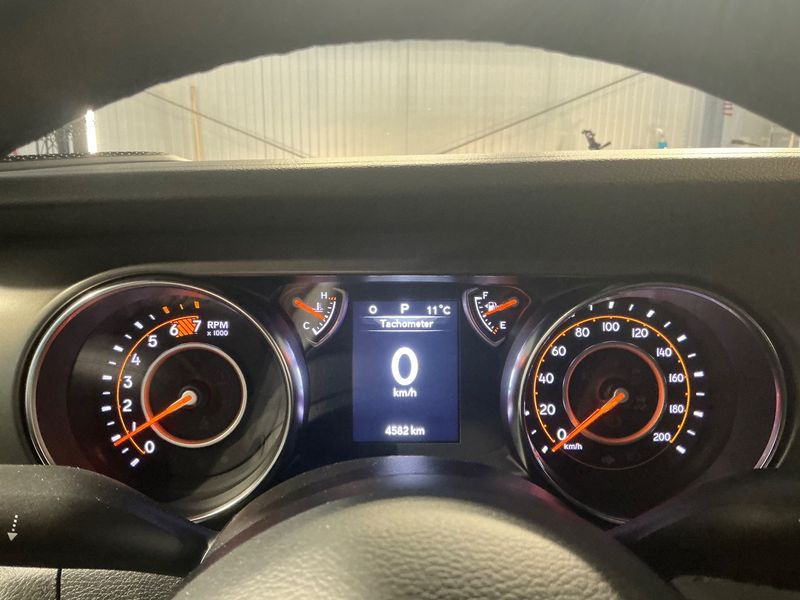 Jeep Wrangler 2.0 TGDi Sport — zdjęcie 13