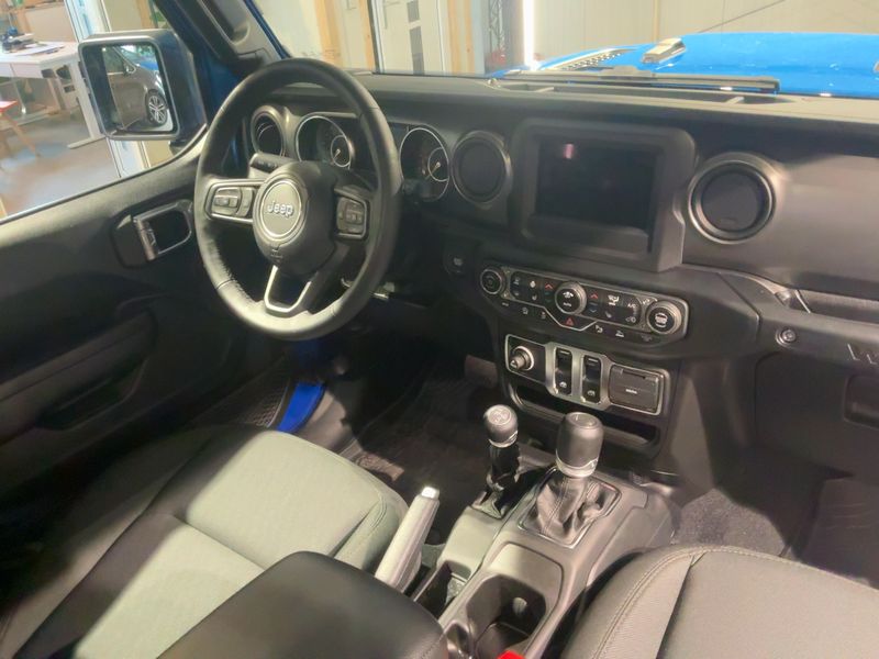 Jeep Wrangler 2.0 TGDi Sport — zdjęcie 12