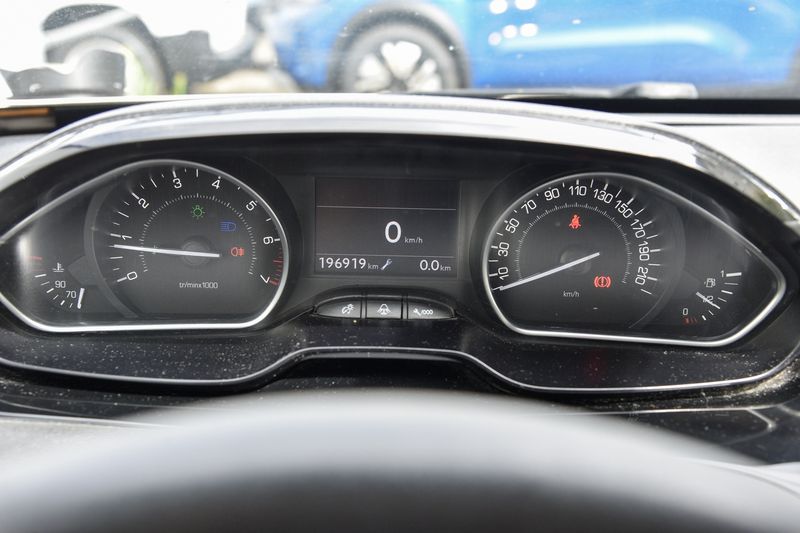 Peugeot 208 1.4 VTi Allure — zdjęcie 12