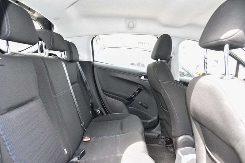 Peugeot 208 1.4 VTi Allure — zdjęcie 13