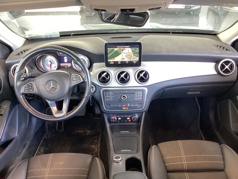 Mercedes-Benz GLA-Klasse GLA 200 d Urban — zdjęcie 12