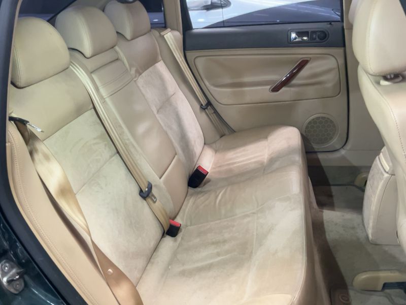 Volkswagen Passat 1.9 TDI Highline — zdjęcie 14