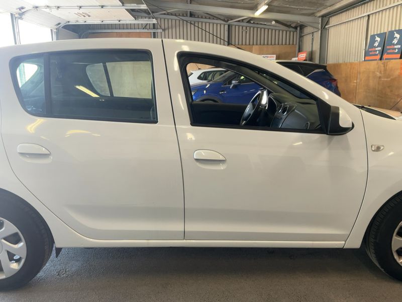 Dacia Sandero 1.2 Laureate 2015 – снимка 10