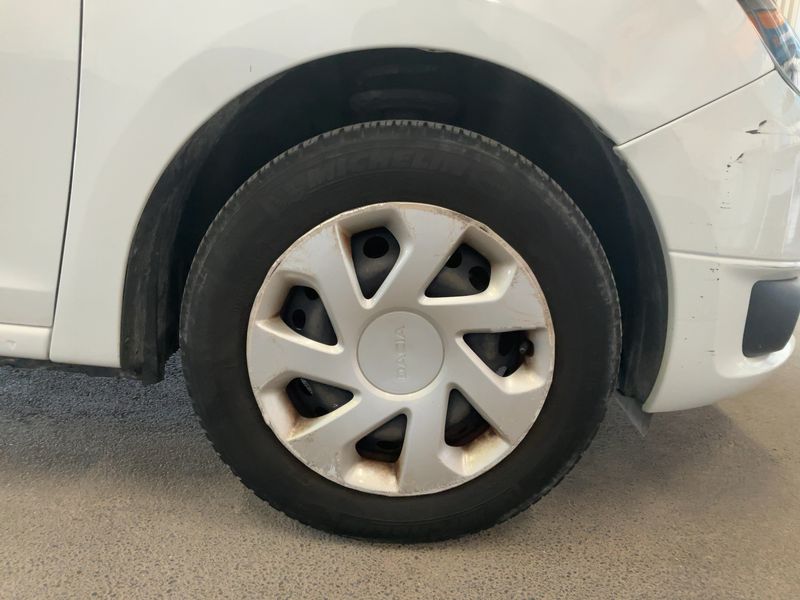 Dacia Sandero 1.2 Laureate 2015 – снимка 11
