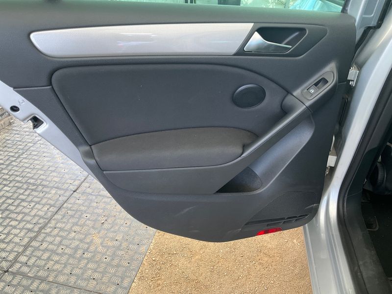 Volkswagen Golf VI 1.2 TSI Match 2012 – снимка 27