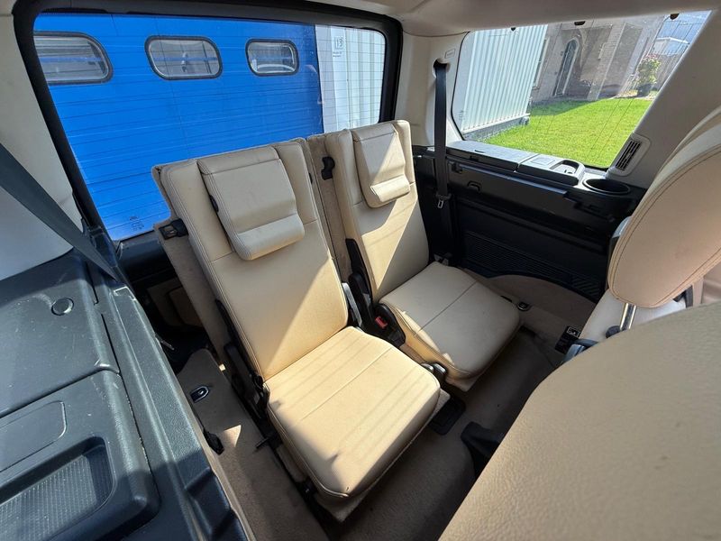 Land Rover Discovery 4.4 V8 SE — zdjęcie 23