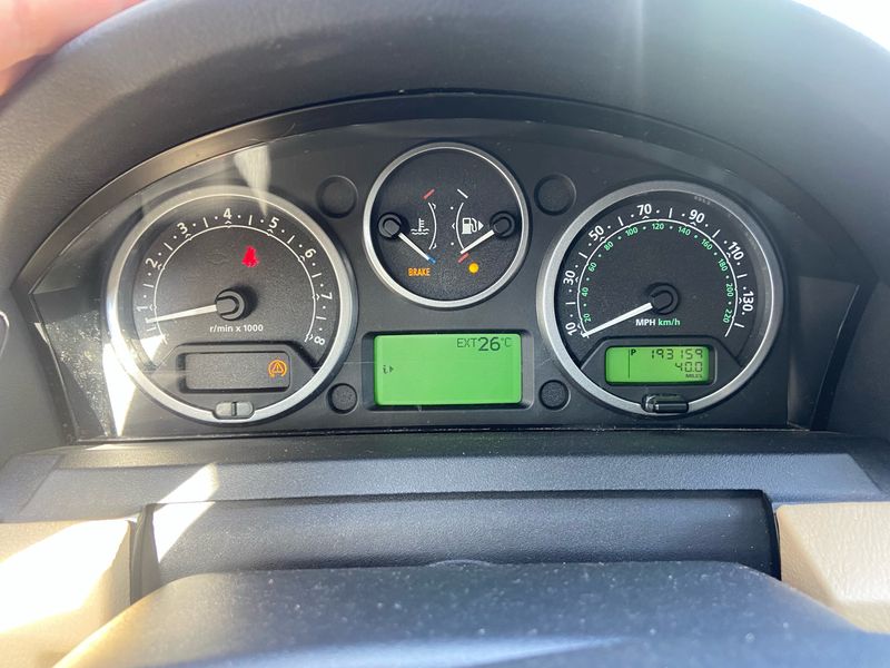 Land Rover Discovery 4.4 V8 SE — zdjęcie 12